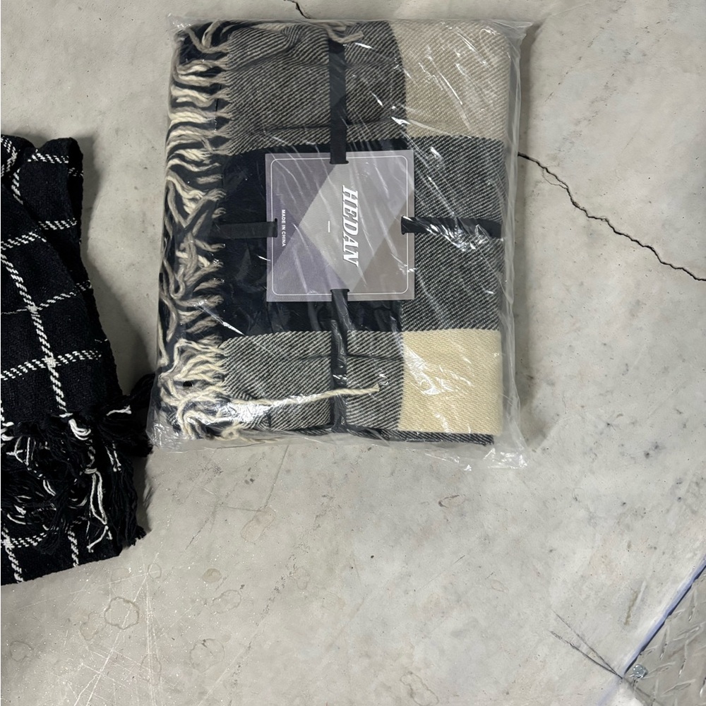 Hedban Black and Cream Plaid Blanket